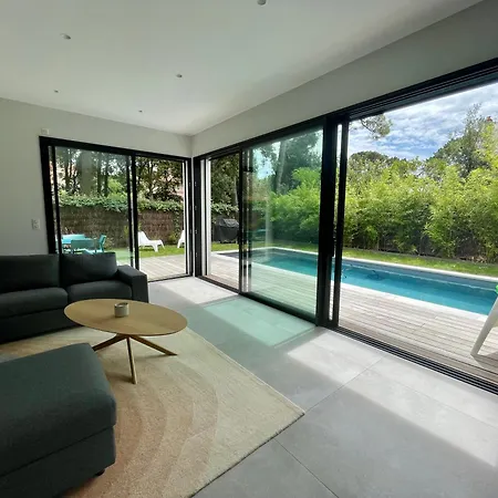 Elegante Sous Les Pins, Piscine